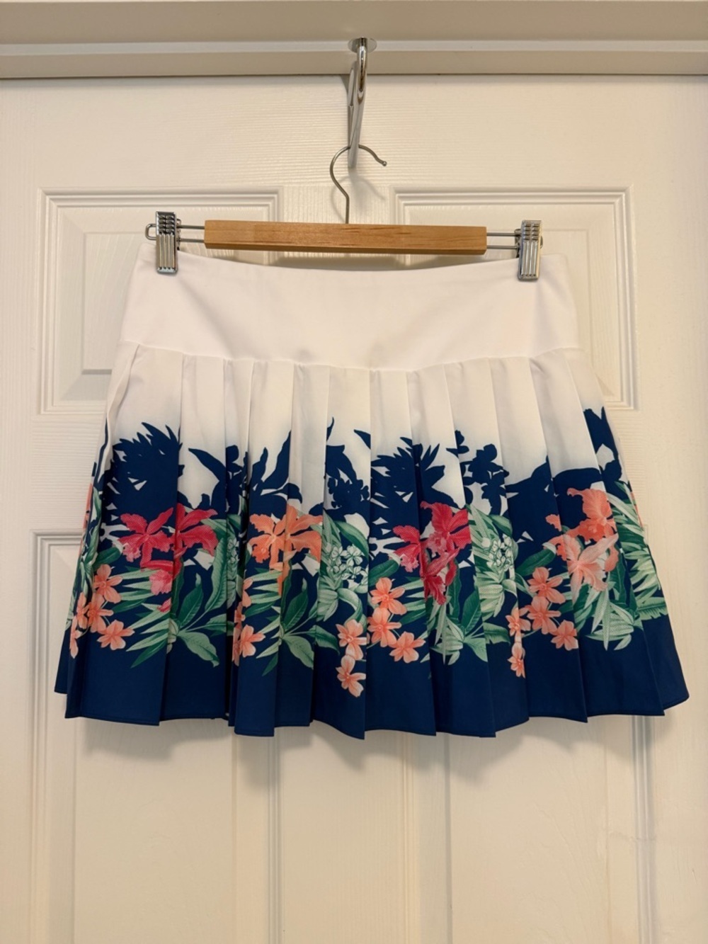 NWT Tommy Bahama Pleated Everyday Active Skort